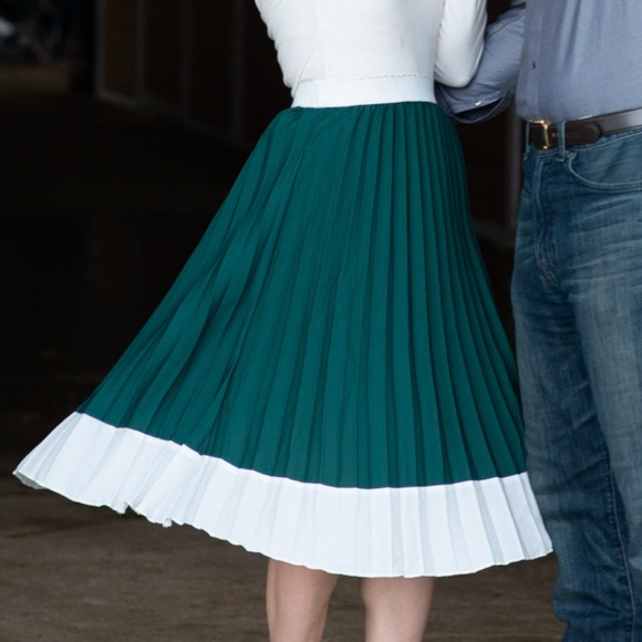 Pleated green and white skirt - Picture 2 of 2